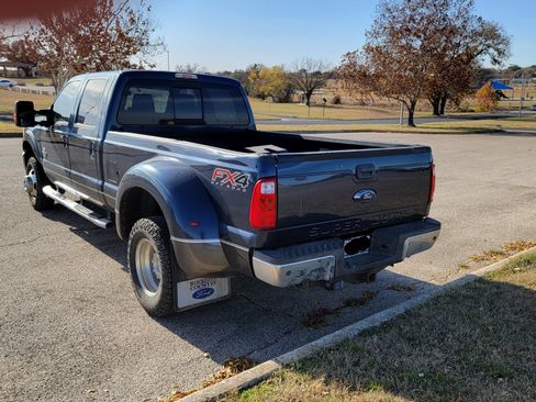 Used 2016 Ford F350 Lariat w/ Lariat Interior Package image 4