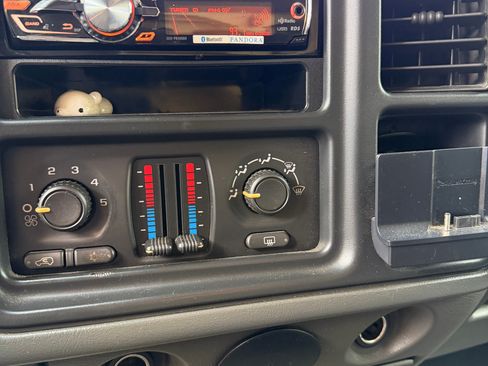 Used 2005 GMC Sierra 3500 SLE w/ Heavy-Duty Power Package image 15