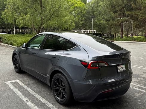 Used 2021 Tesla Model Y Long Range AWD/4WD image 5
