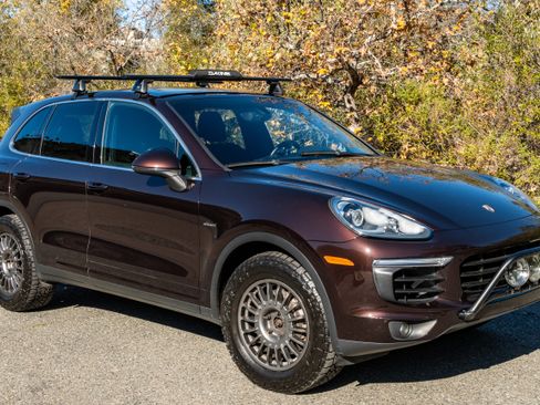 Used 2016 Porsche Cayenne Diesel AWD/4WD image 1