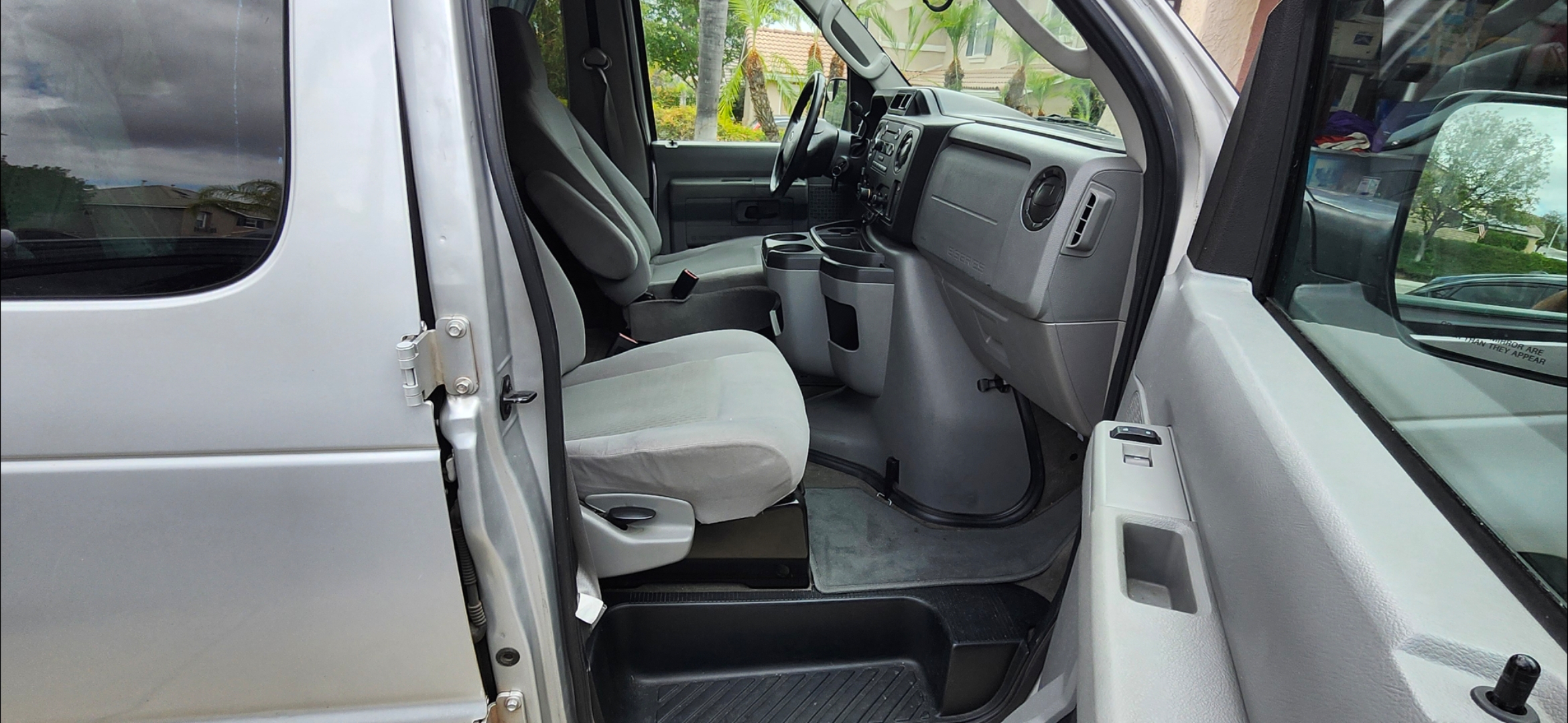 Used 2012 Ford E-350 and Econoline 350 XLT RWD image 9