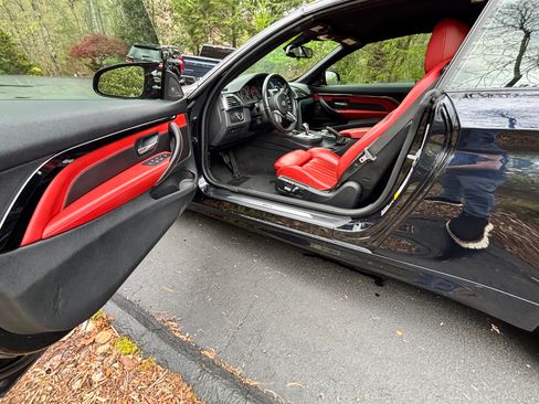 Used 2017 BMW M4 Convertible image 10