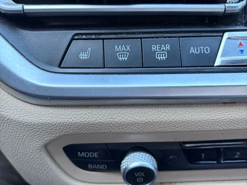 Used 2020 BMW 330i Sedan w/ Premium Package image 14