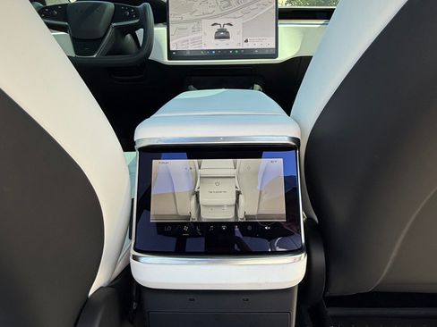 Used 2022 Tesla Model X image 20