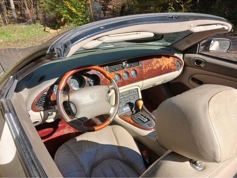 Used 2002 Jaguar XK8 Convertible RWD image 9