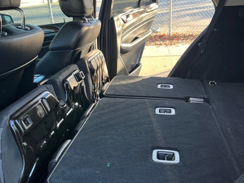 Used 2013 Mercedes-Benz ML 350 ML 350 Sport Utility 4D image 12