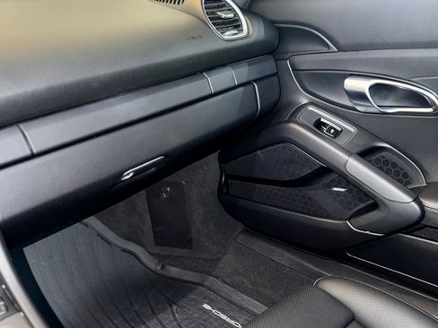 Used 2022 Porsche 718 Cayman S image 11