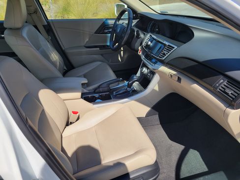 Used 2015 Honda Accord Touring image 12