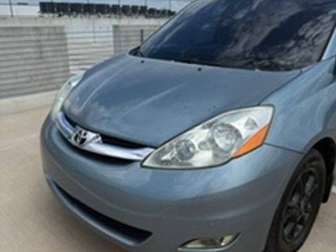 Used 2006 Toyota Sienna XLE Limited FWD image 1