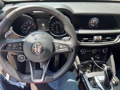 Used 2023 Alfa Romeo Stelvio Veloce image 11