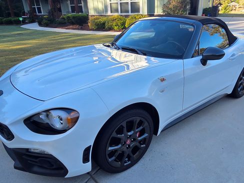 Used 2020 FIAT 124 Spider Abarth image 19