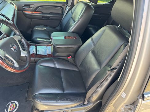 Used 2008 Cadillac Escalade EXT image 14