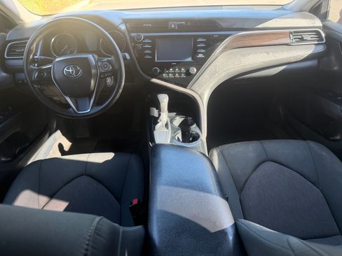 Used 2020 Toyota Camry LE image 10