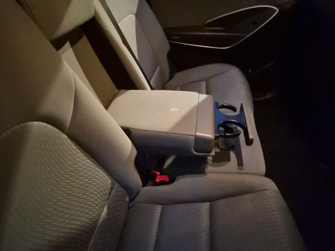 Used 2017 Hyundai Santa Fe SE AWD/4WD image 18