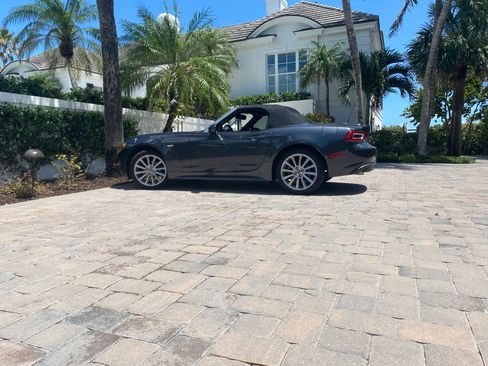 Used 2017 FIAT 124 Spider Lusso RWD image 8