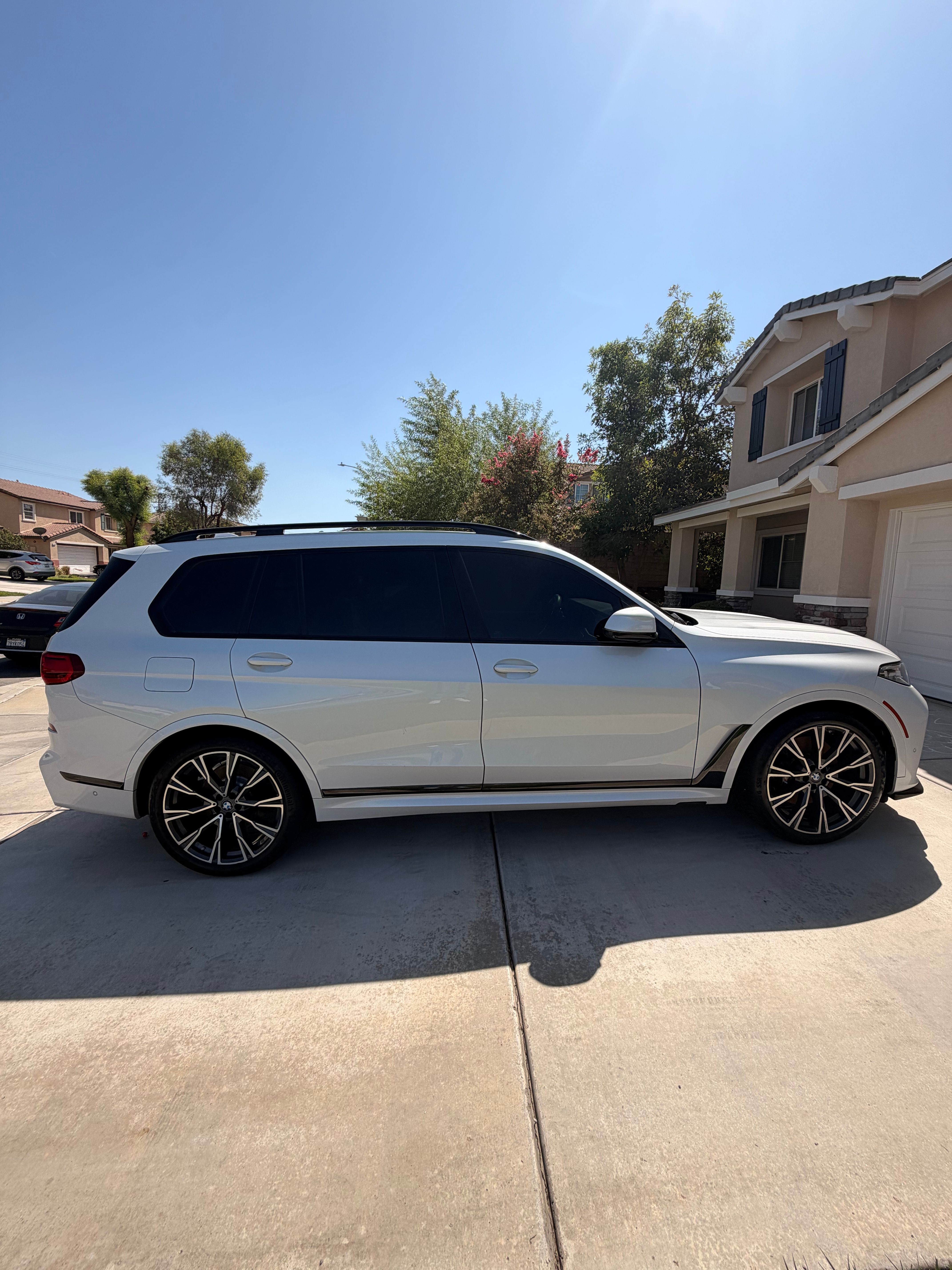 Used 2021 BMW X7 xDrive40i w/ M Sport Package AWD/4WD image 8