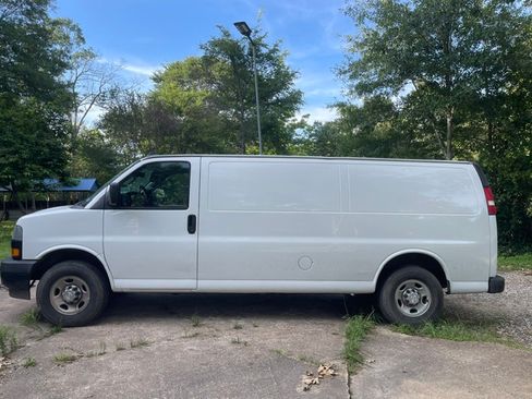Used 2019 Chevrolet Express 2500 Extended RWD image 1