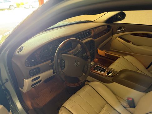 Used 2006 Jaguar S-TYPE 4.2 RWD image 11