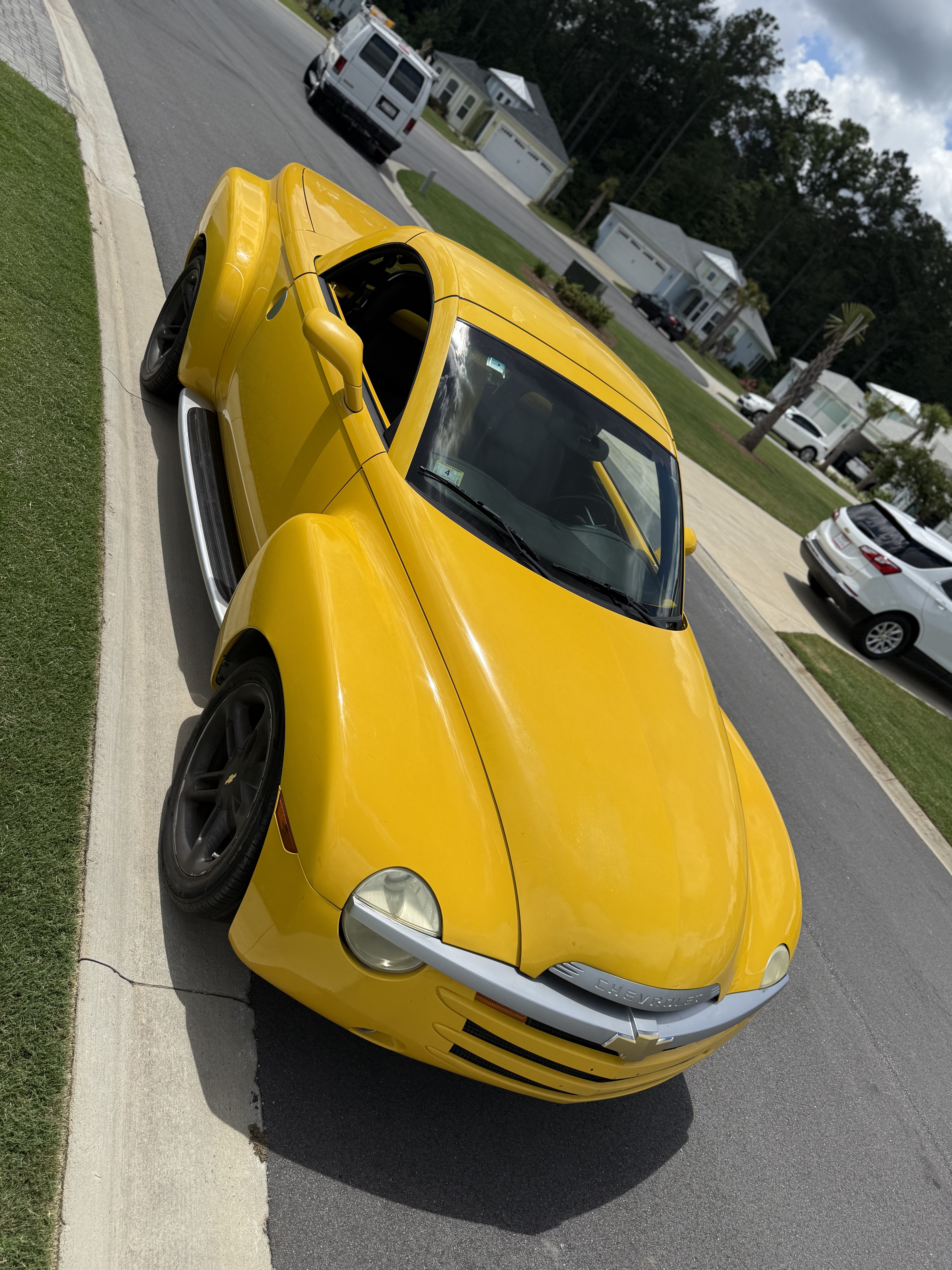 Used 2004 Chevrolet SSR w/ Preferred Equipment Group RWD image 8