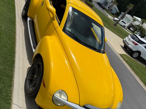 Used 2004 Chevrolet SSR w/ Preferred Equipment Group RWD image 8