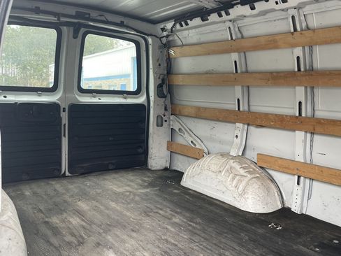 Used 2017 GMC Savana 2500 image 9