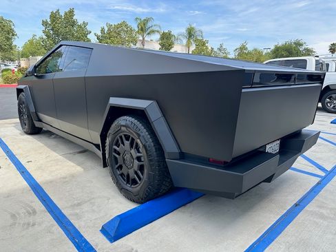 Used 2024 Tesla Cybertruck AWD Crew Cab image 5