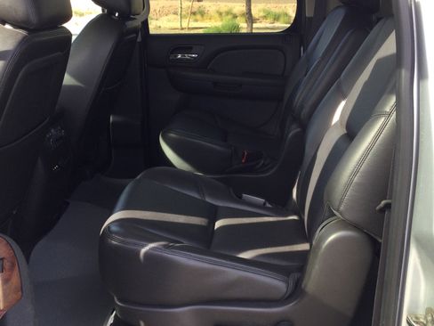 Used 2012 Chevrolet Suburban LTZ image 10
