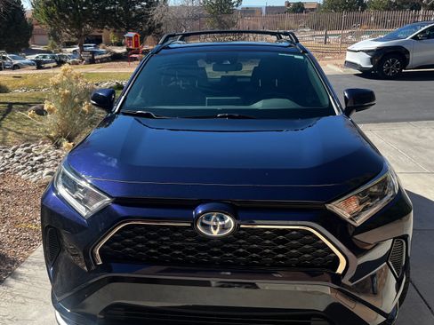 Used 2021 Toyota RAV4 SE w/ Weather & Moonroof Package image 5