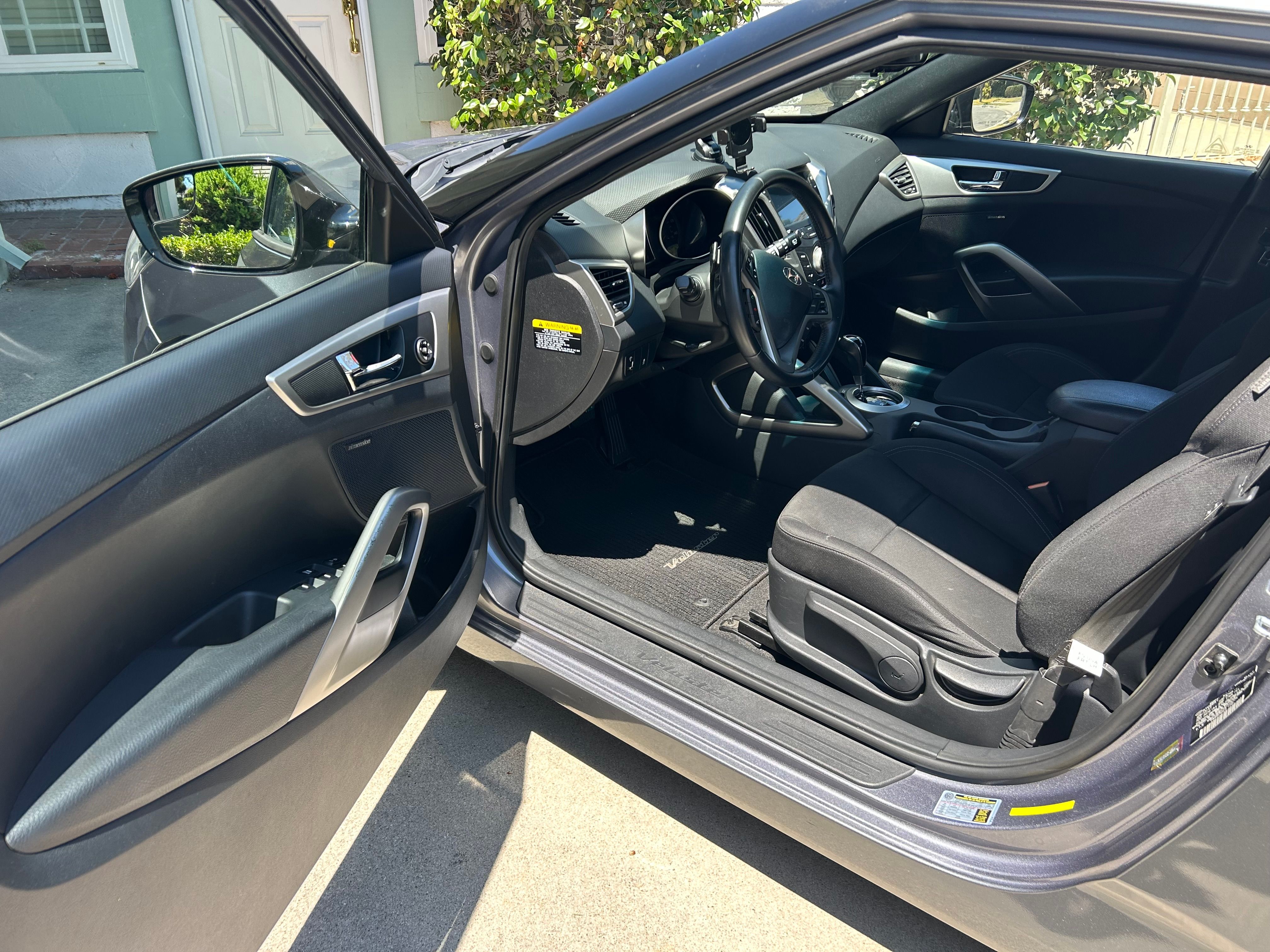 Used 2017 Hyundai Veloster Value Edition FWD image 8