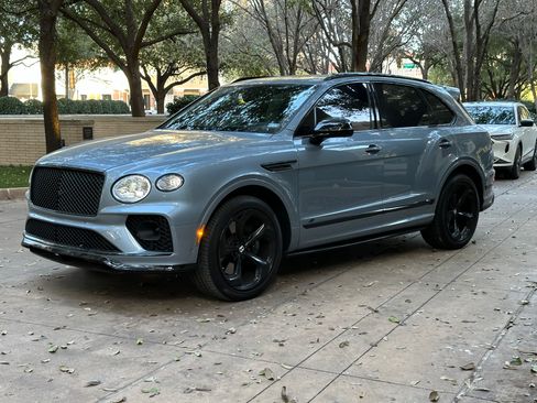 Used 2022 Bentley Bentayga image 4