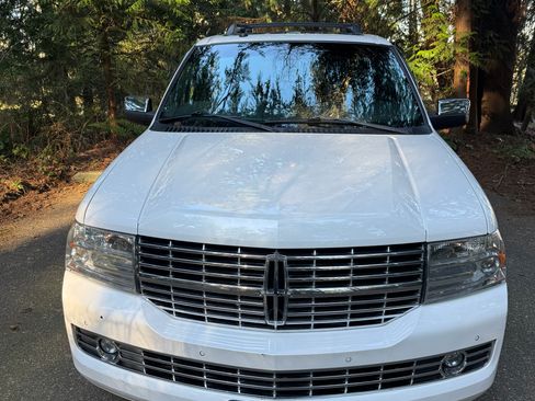 Used 2014 Lincoln Navigator Sport Utility 4D image 5