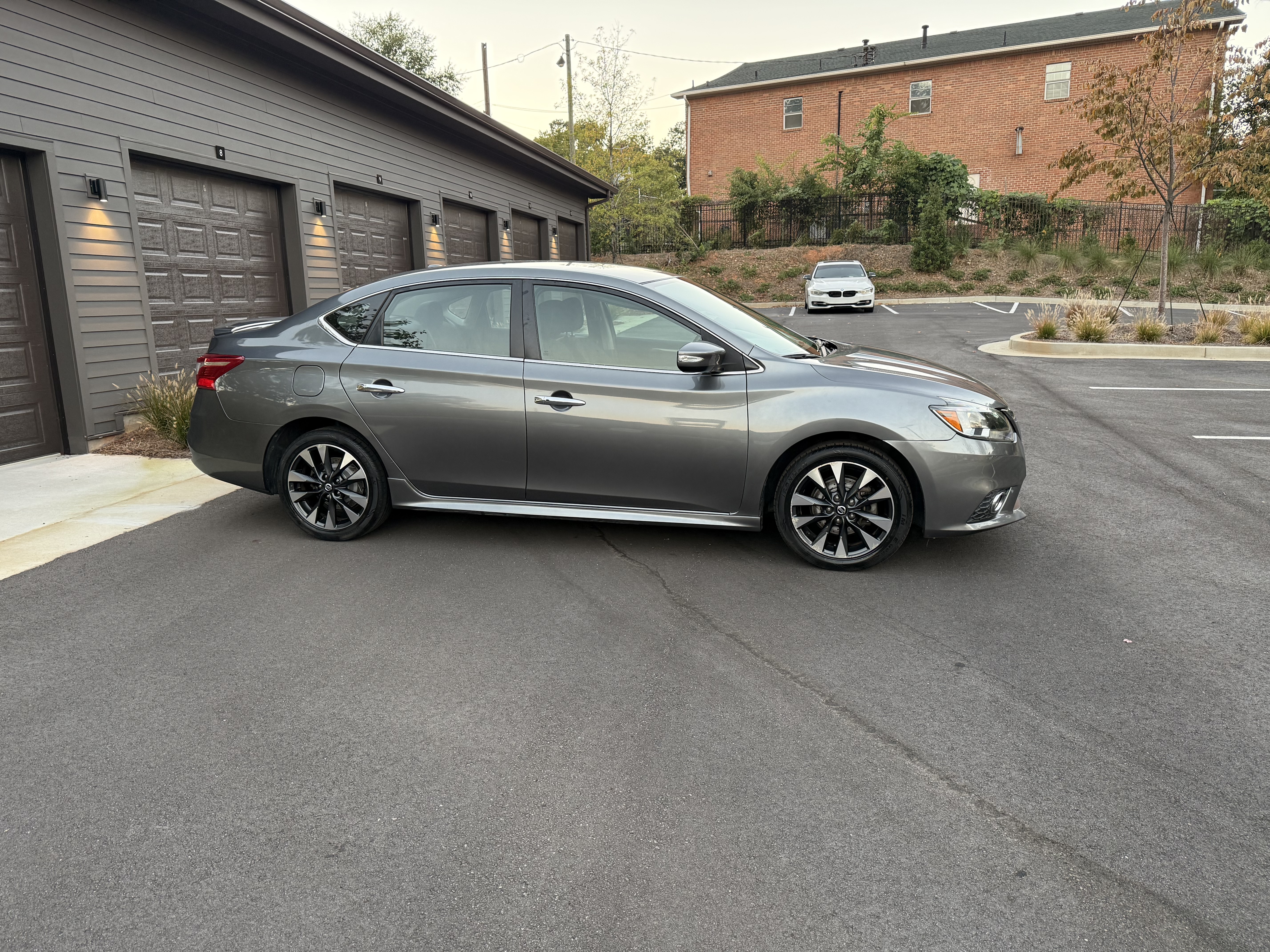 Used 2019 Nissan Sentra SR FWD image 5
