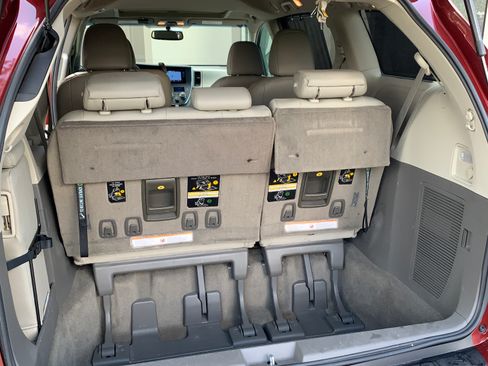 Used 2015 Toyota Sienna XLE image 15