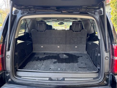 Used 2018 Chevrolet Suburban LT image 9
