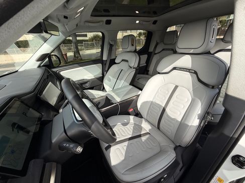 Used 2022 Rivian R1T Launch Edition image 18