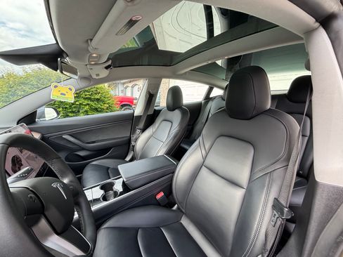 Used 2019 Tesla Model 3 RWD image 17