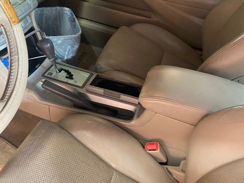 Used 2006 Toyota Solara SLE image 2