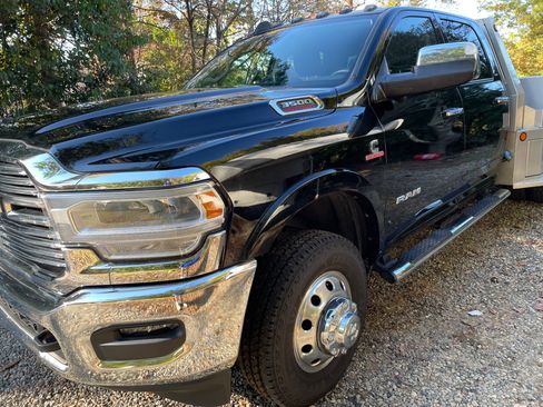 Used 2019 RAM 3500 Laramie image 15