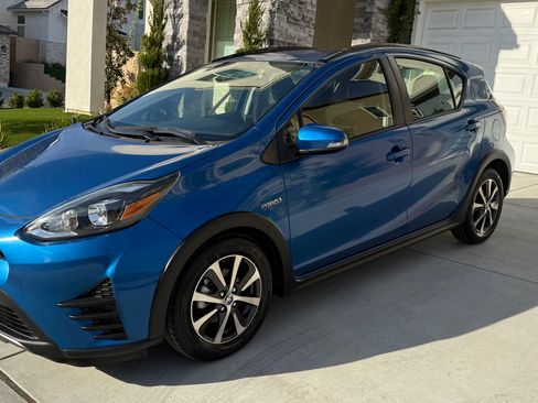 Used 2018 Toyota Prius C Two image 1