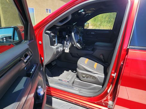 Used 2023 GMC Sierra 1500 AT4 w/ AT4 Premium Package AWD/4WD image 11