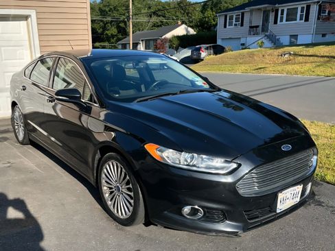 Used 2014 Ford Fusion Titanium image 2