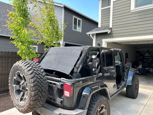Used 2013 Jeep Wrangler Unlimited Rubicon w/ Connectivity Group AWD/4WD image 9