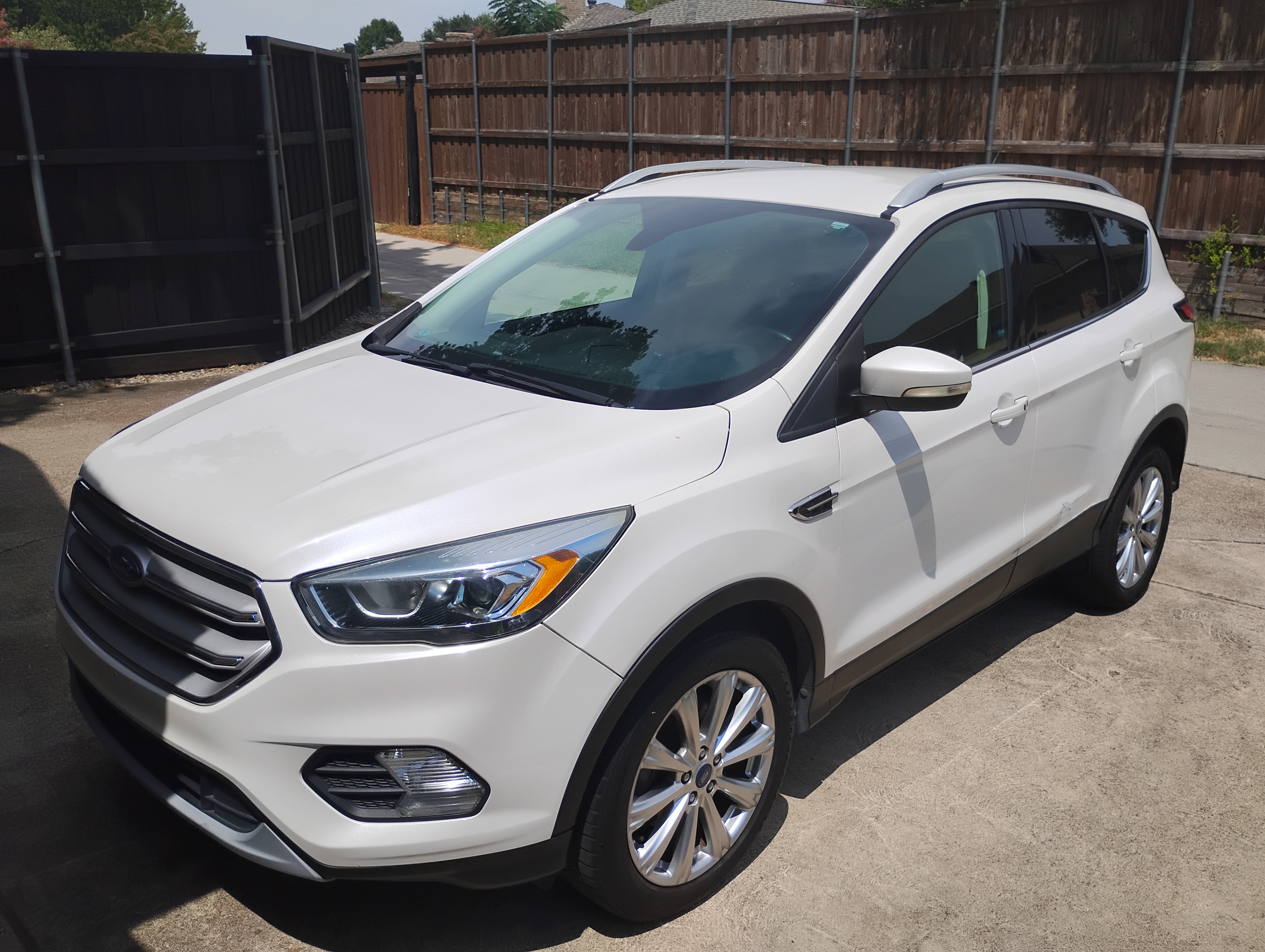 Used 2017 Ford Escape Titanium FWD image 4