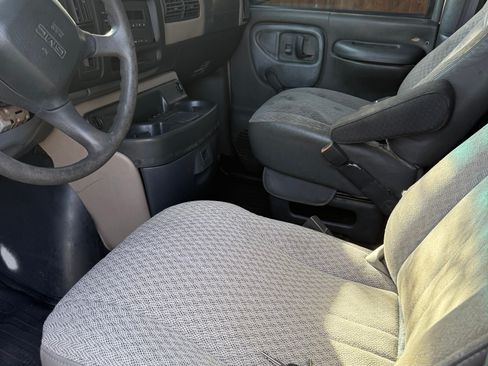 Used 2002 GMC Savana 2500 Passenger image 30