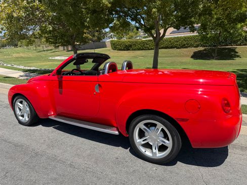 Used 2003 Chevrolet SSR w/ Preferred Equipment Group RWD image 1