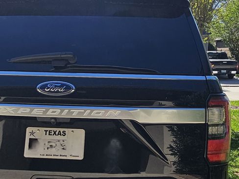 Used 2019 Ford Expedition Platinum image 17