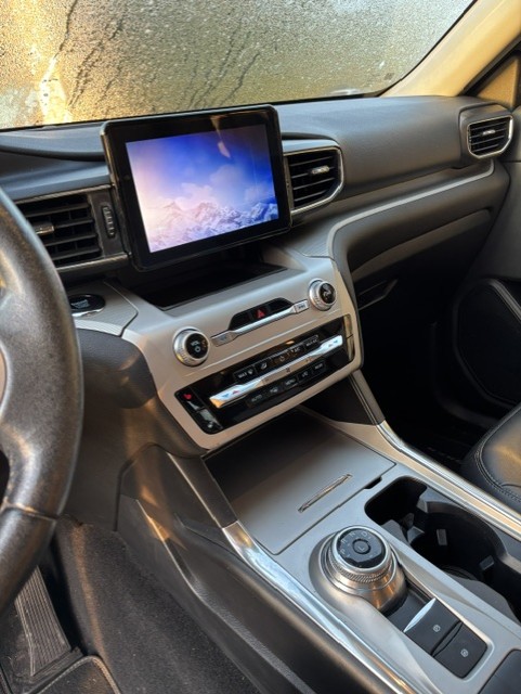 Used 2022 Ford Explorer XLT w/ Equipment Group 202A RWD image 4