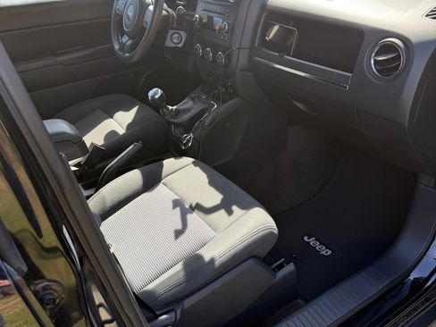 Used 2013 Jeep Compass Sport image 8