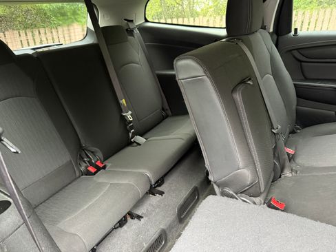 Used 2017 Chevrolet Traverse LT w/ Style and Technology Package image 8