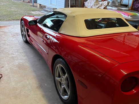 Used 1998 Chevrolet Corvette Convertible w/ Memory Pkg image 11